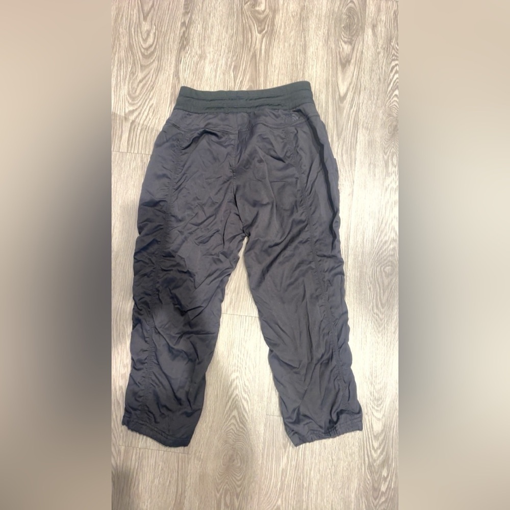 The North Face Women’s Capri Leggings - Picture 4 of 6